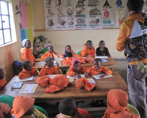 2014.03.19 122 Kiambogo Run2gether  Nursery School Klassenzimmer