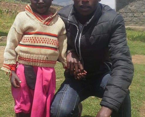 2015.08.04 Lucy Wanjiku Kaigai Mit Ihrem Patenathleten Paul