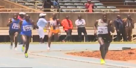 2018.02.17 5000m Trials Nairobi James Kibet Im Zielsprint An 4. Stelle