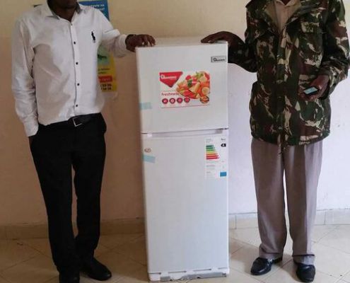 Neuer Kühlschrank Für Arztstation In Kiambogo