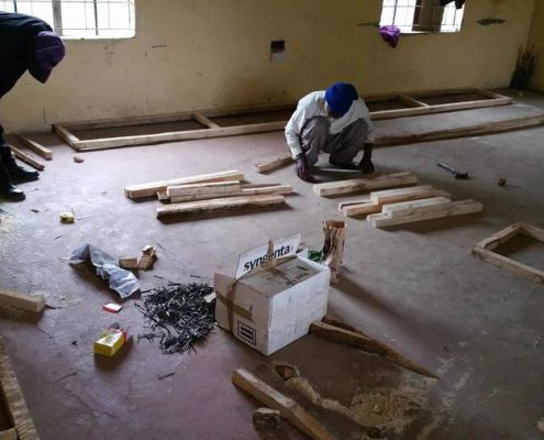 Tischlerarbeiten In Der Primary School Kiambogo