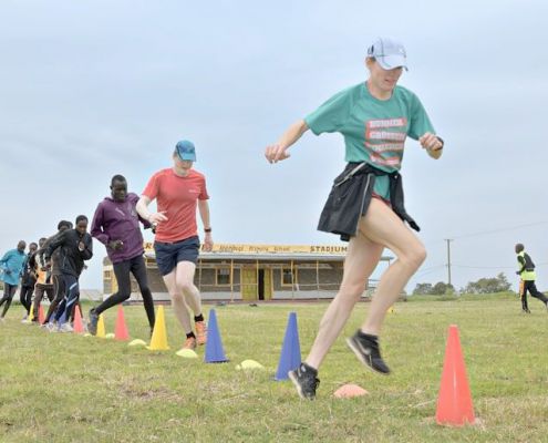 Sandrina Beim Lauftechniktraining Im Run2gether Camp In Kenia