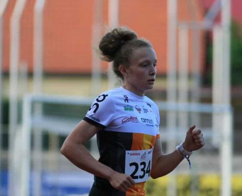 Rekord #3 Bei Den österreichischen U18/U23 Meisterschaften Geht An Luna Windsperger (run2gether). Die 15 Jährige Verbesserte Ihren 3000m StLV U16 Rekord Um Mehr Als 5s.  Insgesamt Holten Die StLV Athleten /innen Bereits Vor Dem Morgigen Abschlusstag 7x Gold, 9x Silber Und 3x Bronze! Herzliche Gratulation!  Alle Weiteren Ergebnisse Findet Ihr Auf Unserer Homepage Unter: Https://www.stlv.at/home/news Archiv/1945 Oesterreichische U23 U18 Meisterschaften In Klagenfurt Am 04 06 09 2020  #stlv #austrianathletics  Archivfotos: KSV Alutechnik Leichtathletik Meeting 27.06.2020