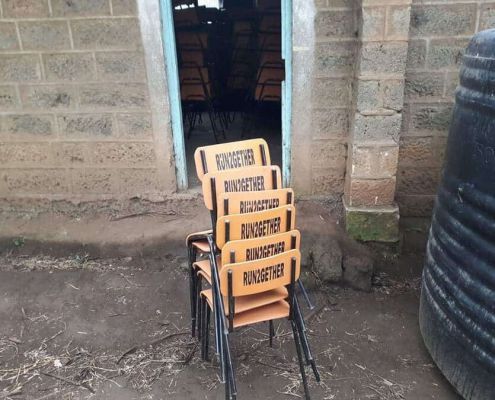 Neue Schulmöbel Für Die Prim. School Kiambogo Von Run2gether