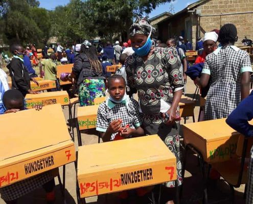 Jedes Kind Bekommt â€šseinenâ€˜ Tisch Und Sessel