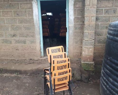 Neue Schulmöbel Für Die Prim. School Kiambogo Von Run2gether