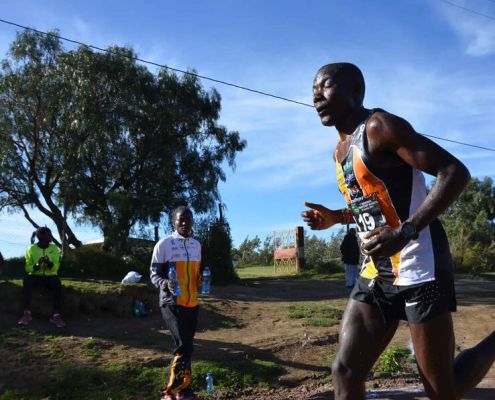 Simba Führt Das Feld Beim Halbmarathon An