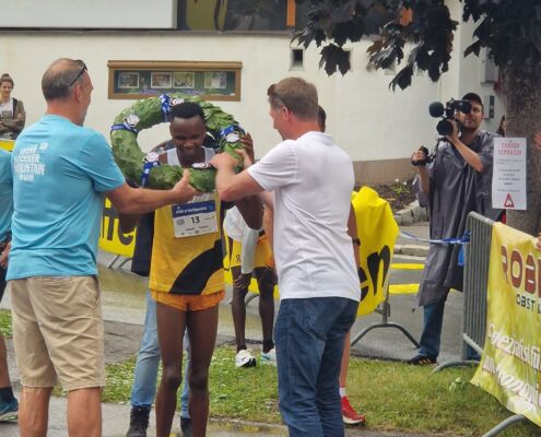 e8f6d299-c358-41da-a807-72e72a8bfa14